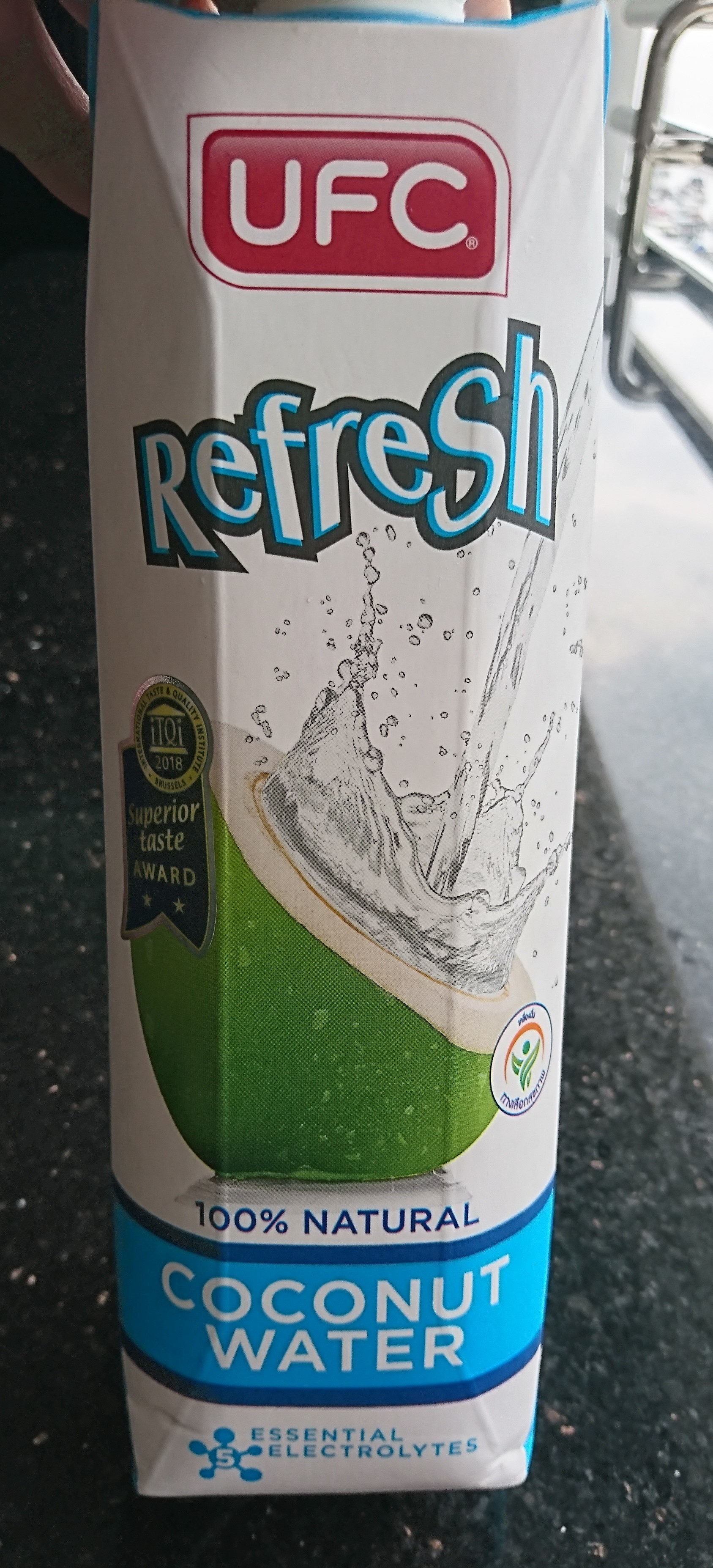 Refresh Coconut Water - Product - en