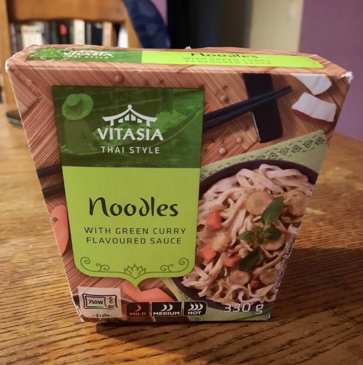 Noodles with green curry flavoured sauce - Product - de