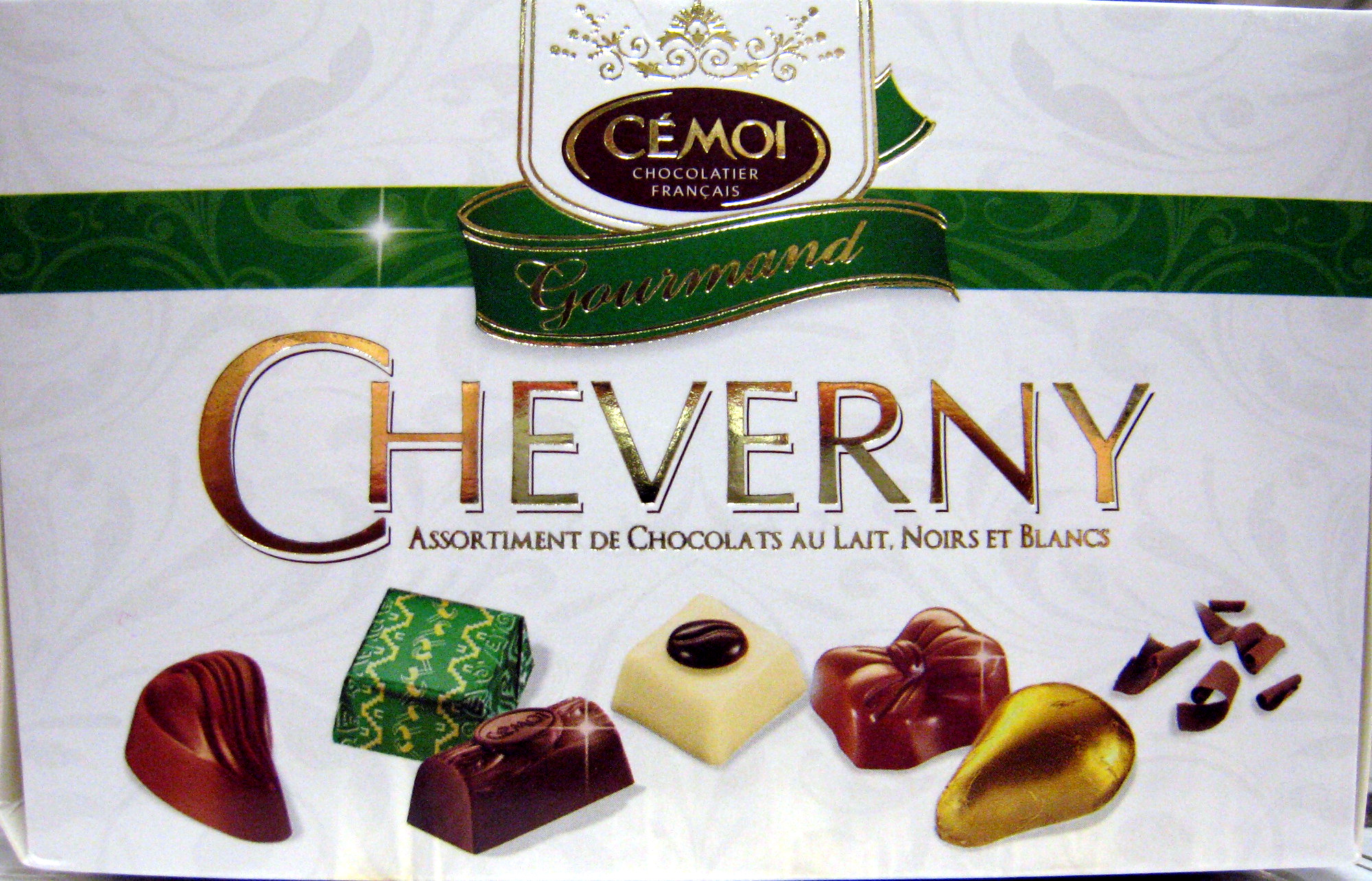 Cheverny Assortiment de chocolats au lait Noirs et Blancs - Product - fr